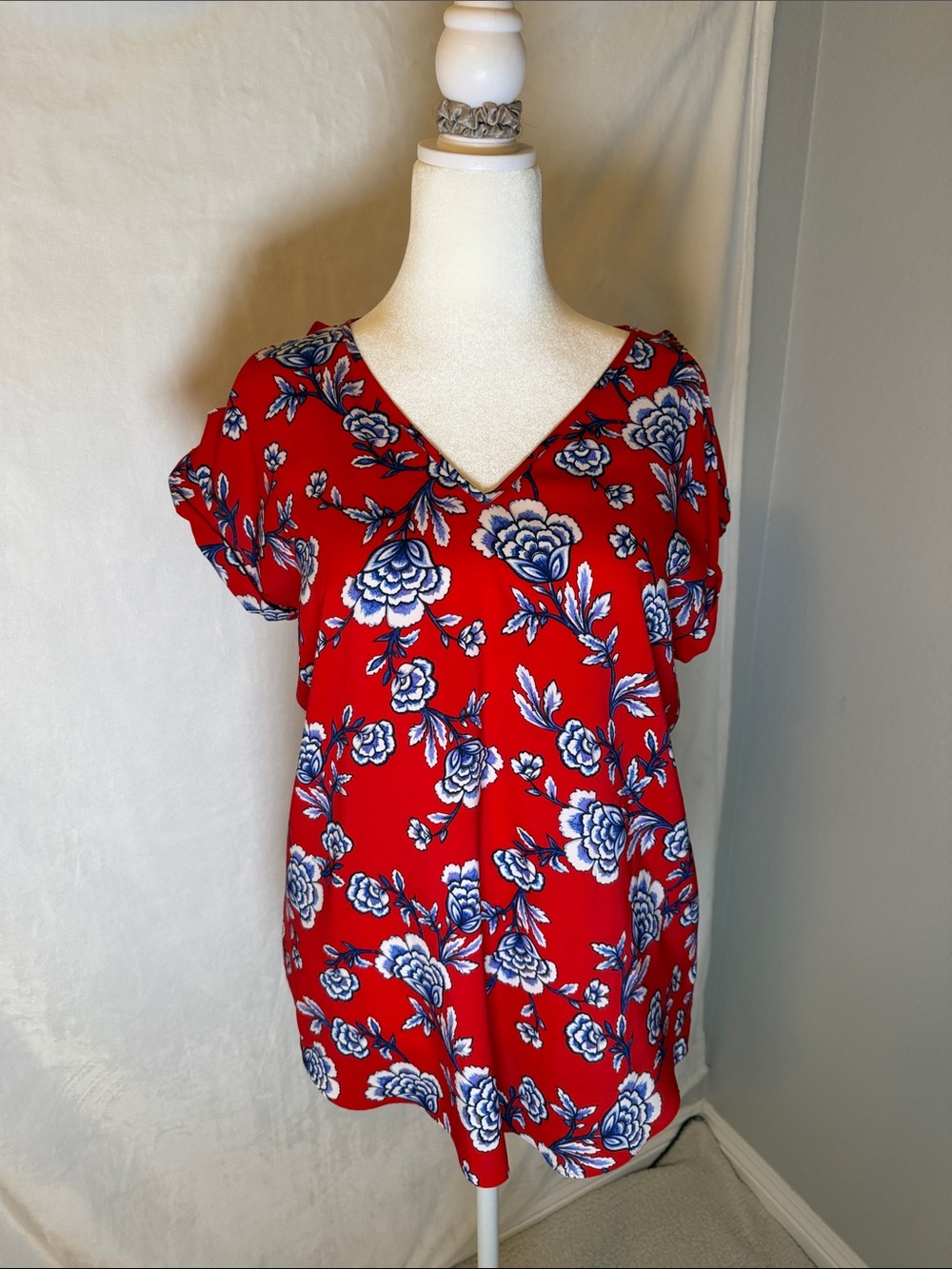 Express Red Floral V-Neck Short Sleeve Blouse